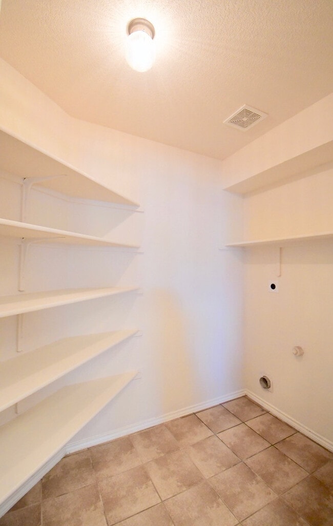 Building Photo - Welcome to Bridgewood Estates—your new hav...