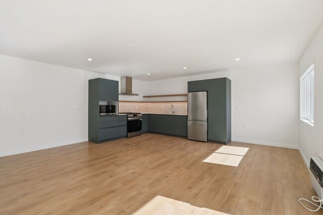 Building Photo - 1422 Tamarind Ave