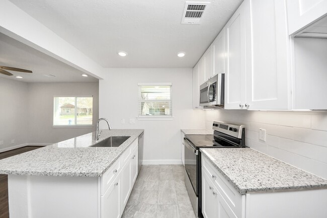 Building Photo - 6934 Neff St