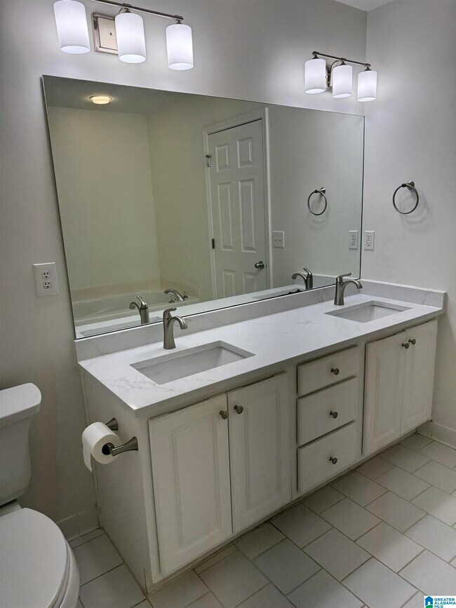 Building Photo - 521 Reach Dr