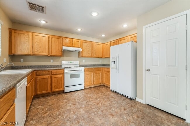 Building Photo - 1160 Blue Magenta Ave