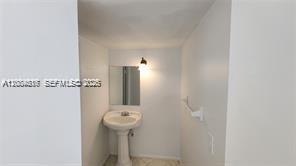 Building Photo - 1351 NE Miami Gardens Dr