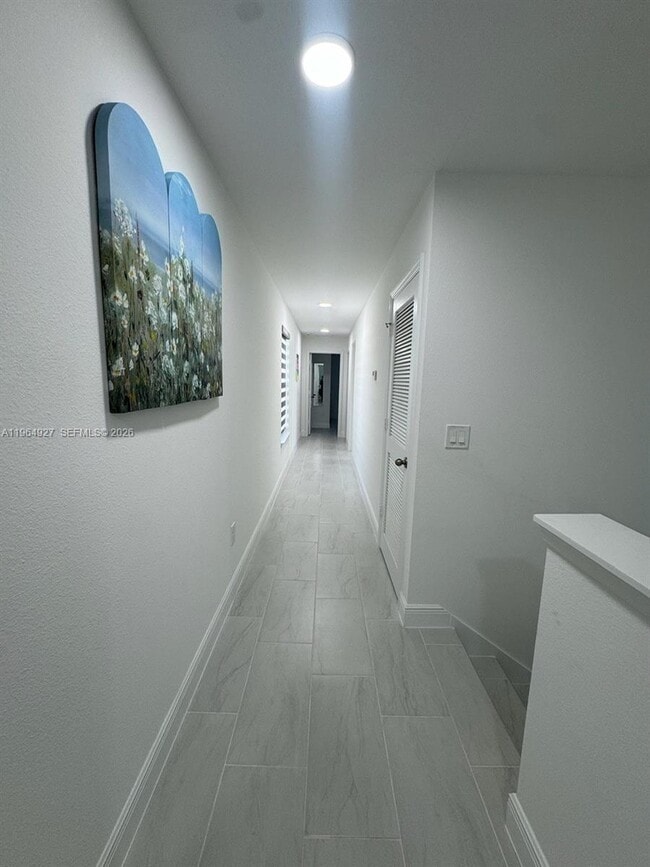 Building Photo - 649 N Lincoln St