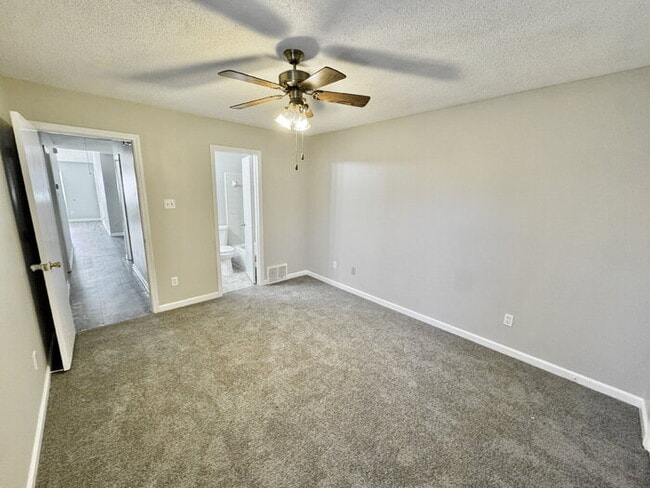 Building Photo - 5528 Ginners Dr