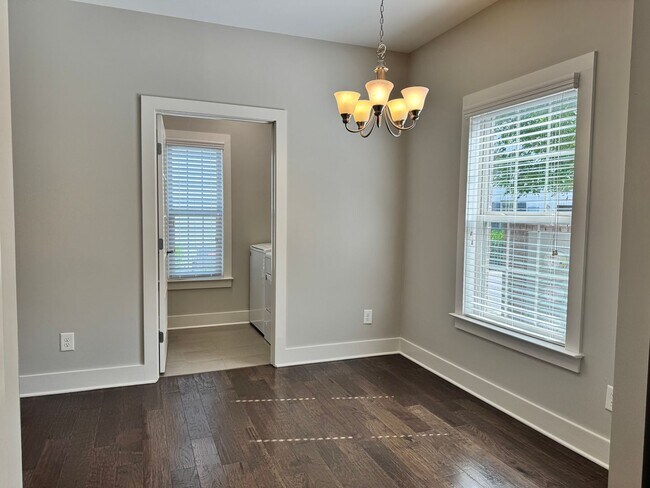 Building Photo - Beautiful End Unit Franklin Townhome