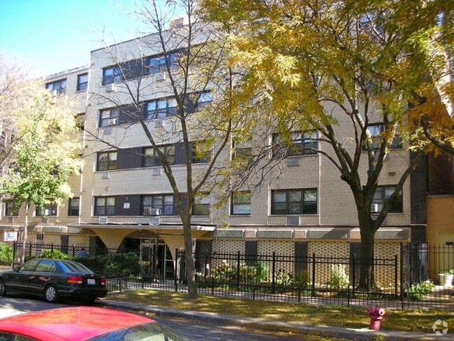 Building Photo - 6011 N Kenmore St