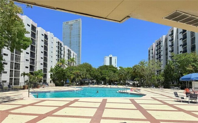 Building Photo - 1 bedroom in Sunny Isles Beach FL 33160