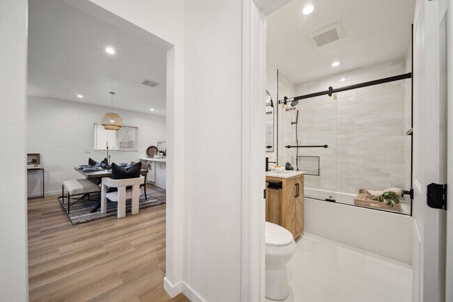 Building Photo - 11946 Aneta St