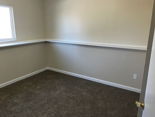 Building Photo - 8526 S Flower St