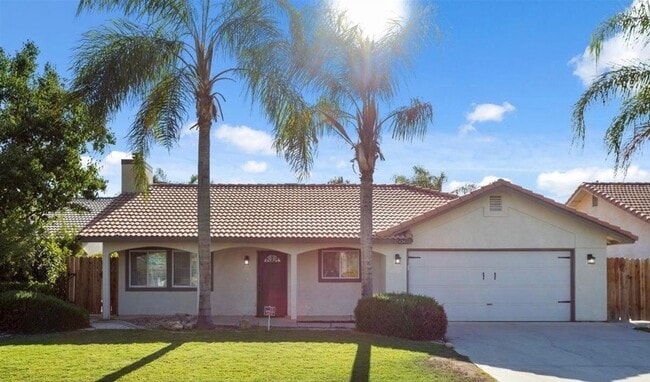 NW-Bakersfield 3 bed/2 bath with pool - NW-Bakersfield  3 bed/2 bath with pool