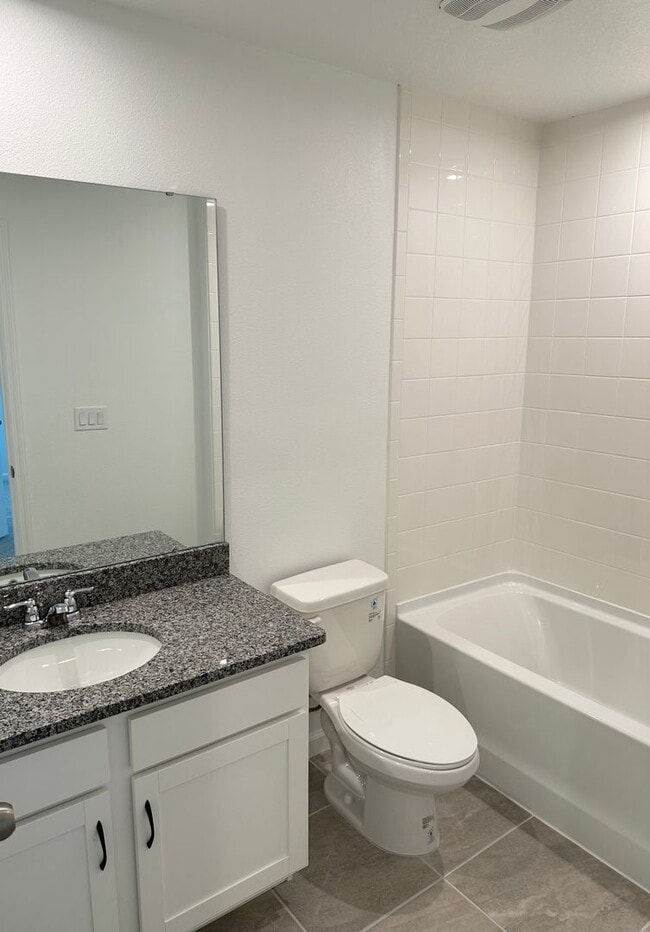 Building Photo - For Rent - 3 BEDROOM 2.5 BATHROOM TOWNHOUS...