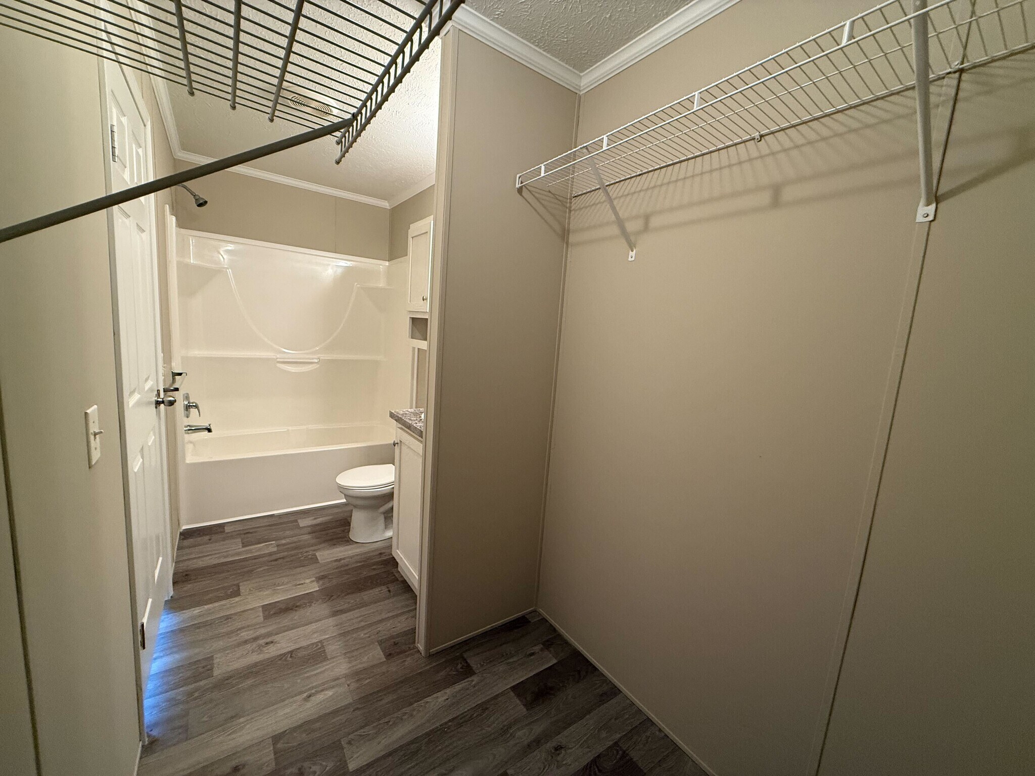 Building Photo - 12501 Apple Ln