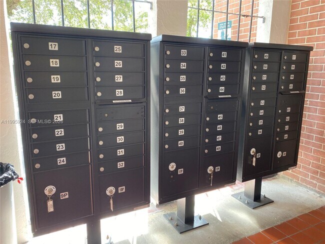 Building Photo - 12590 NE 16th Ave