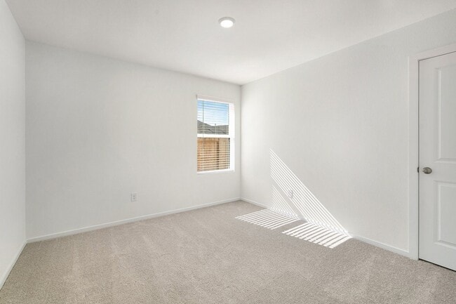 Building Photo - 6315 Linden Leaf Dr