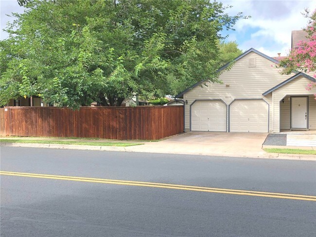 Building Photo - 3609 Alexandria Dr