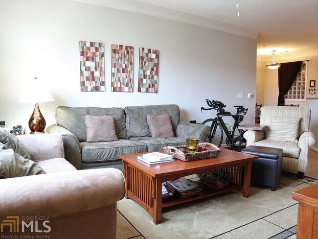 Building Photo - 10 Perimeter Summit Blvd