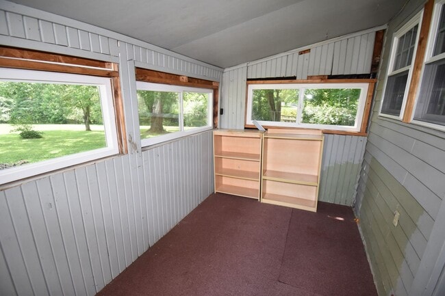 Building Photo - 2 Bedroom Home For Rent in The County!