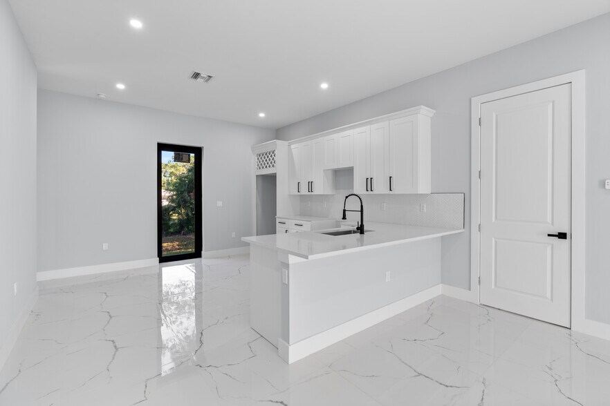 Building Photo - 3501 10th St SW