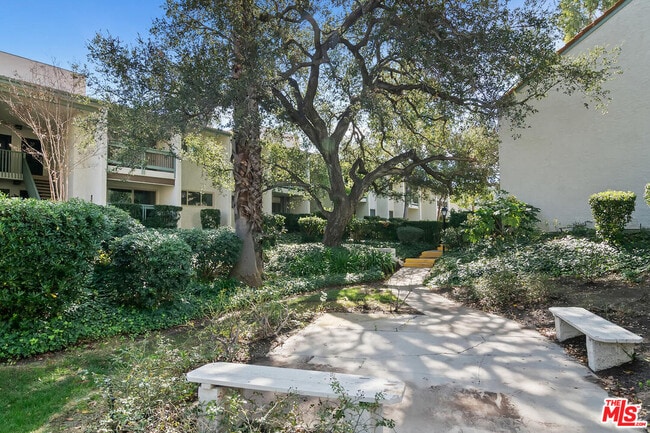 Building Photo - 23665 Park Capri