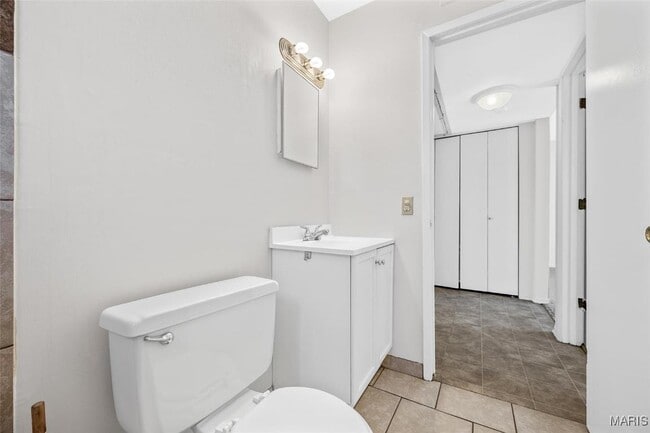 Building Photo - 22 E Rock Creek Manor