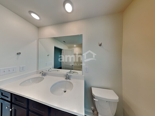 Building Photo - 3841 Chivalry Dr