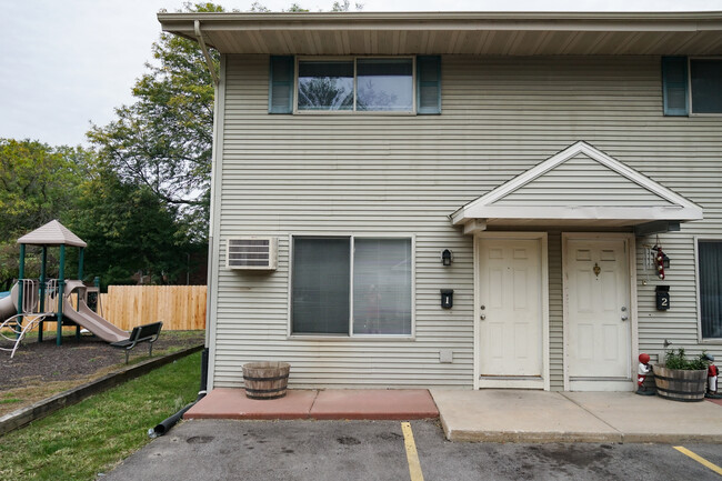 Building Photo - Sundale Townhomes