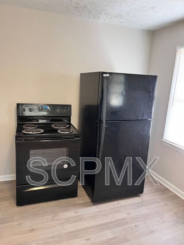 Building Photo - 2428 Crestview Dr