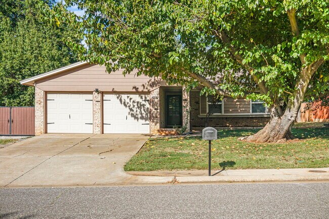 Building Photo - 625 Hawthorne Pl