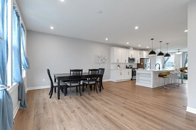 Building Photo - Charming 3BR  townhome in McCordsville