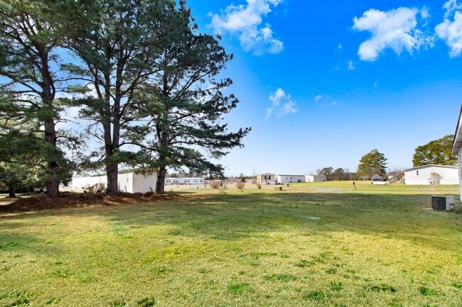 Building Photo - SPACIOUS 3 BR | 2 BA Manufactured Home in Pikeville