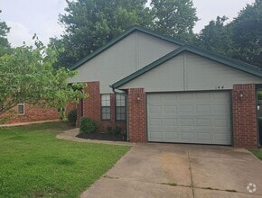 Building Photo - Very Nice 2 bedroom 2 bath home in Edmond ...