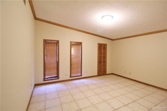 Building Photo - 12 Sabinal St