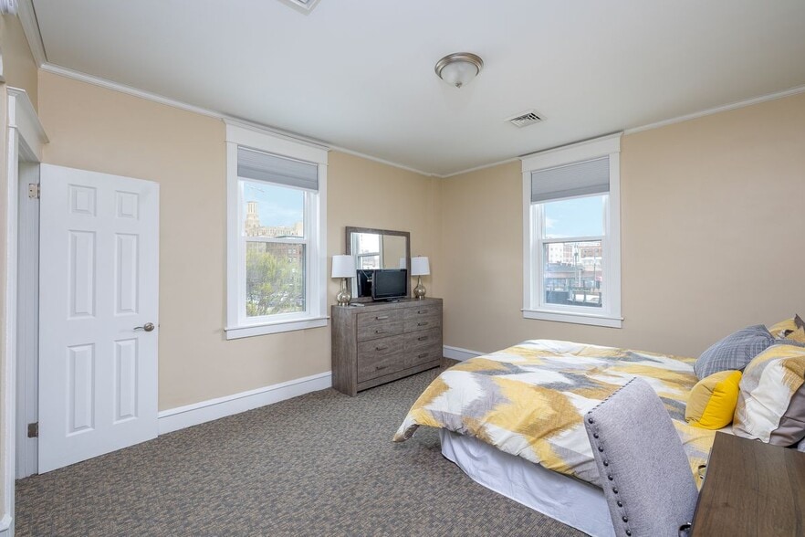 Building Photo - 1131 Callowhill St