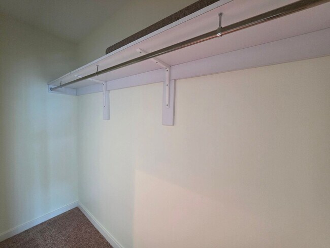 Building Photo - Fantastice High Rise with Full City Views!