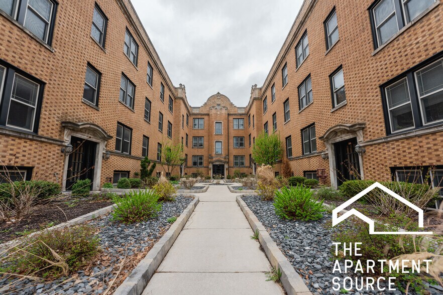 Building Photo - 3814 N Sheffield Ave
