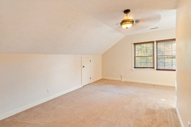 Building Photo - 6 Kirby Ct