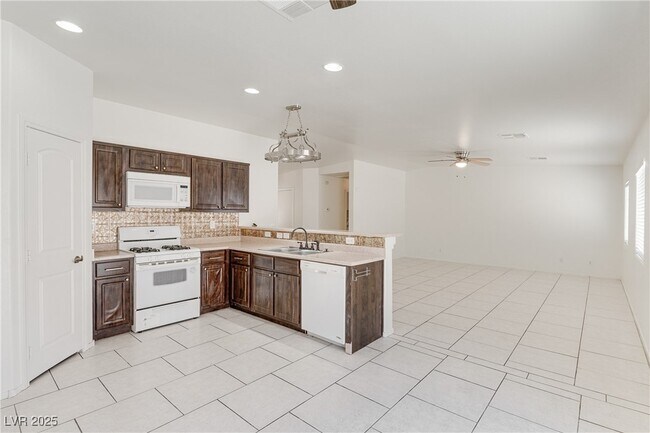 Building Photo - 10225 Clarks Creek St