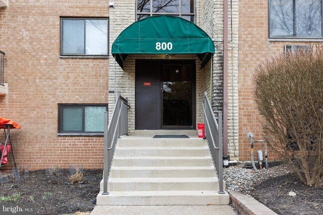 Building Photo - 1575 W Street Rd