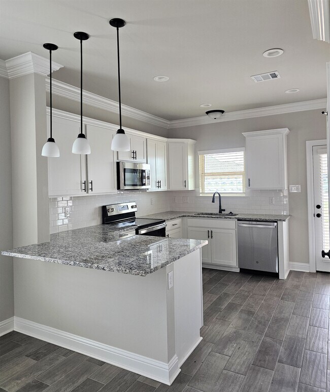 Building Photo - 706 Venecia Dr