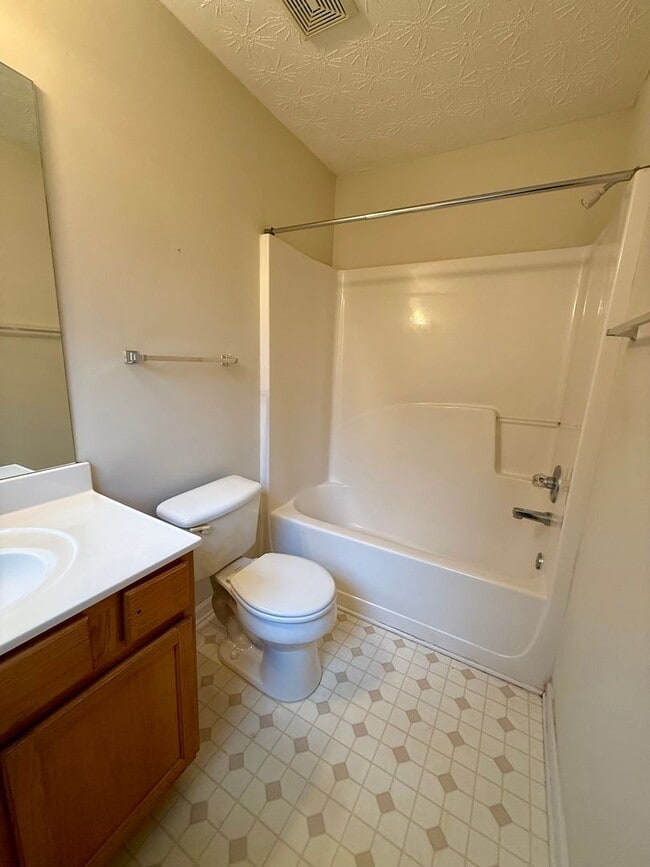 Building Photo - 2 bed/2.5 bath townhome near downtown Daws...