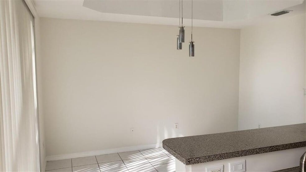 Building Photo - 4965 Leeward Ln