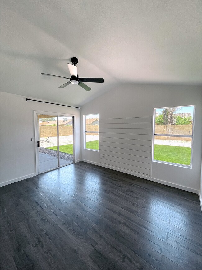 Building Photo - 4508 E Douglas Ave