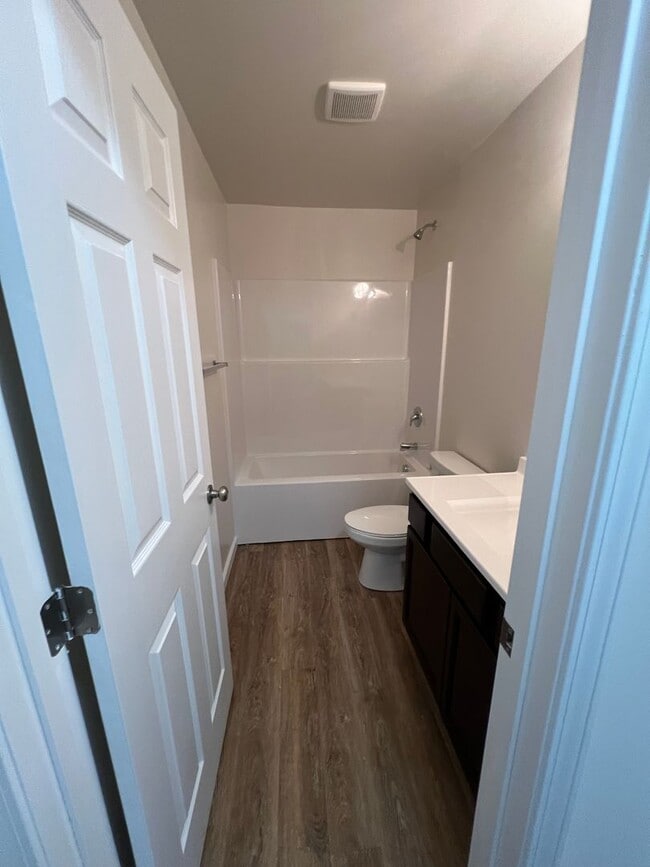 Building Photo - Winter Special (ends January 31, 2025) $300 off first month's rent.