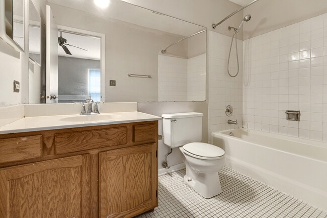 Building Photo - 1171 Regency Dr