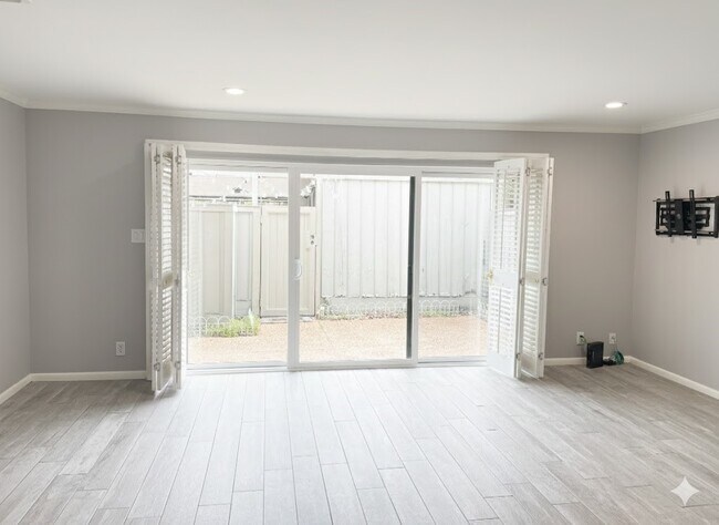 Building Photo - 6307 Del Monte Dr