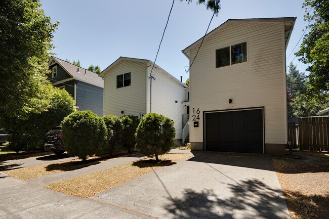 Building Photo - 1626 SE Sherrett St