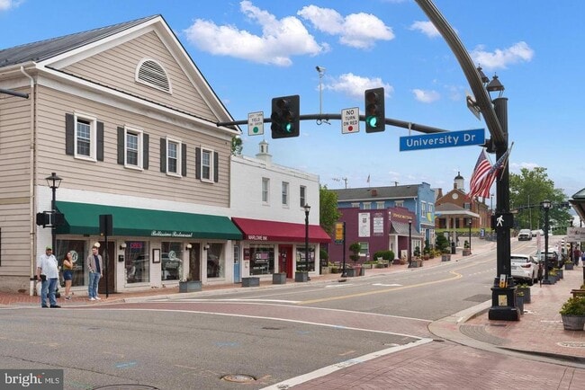 Building Photo - 10665 Yorktown Ct