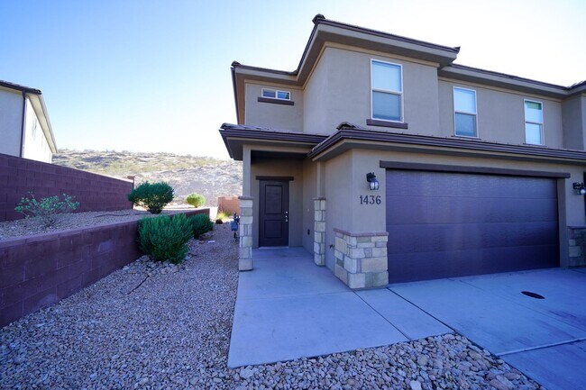 Building Photo - Spacious Townhome for Rent – Prime Location!