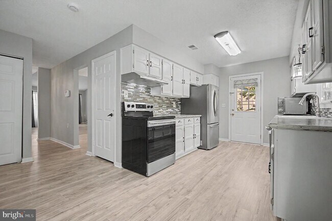 Building Photo - 2615 Point Lookout Cove