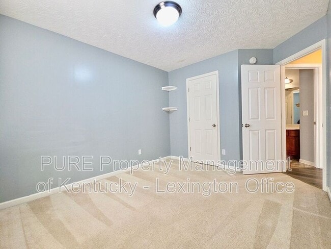 Building Photo - 2909 Mahala Ln